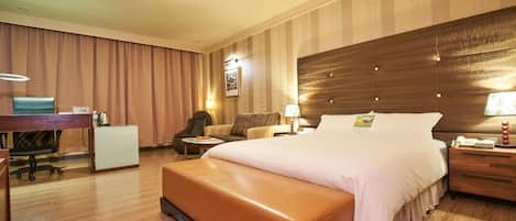 In-room safe, desk, laptop workspace, blackout curtains