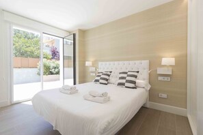 4 bedrooms, iron/ironing board, free WiFi, bed sheets