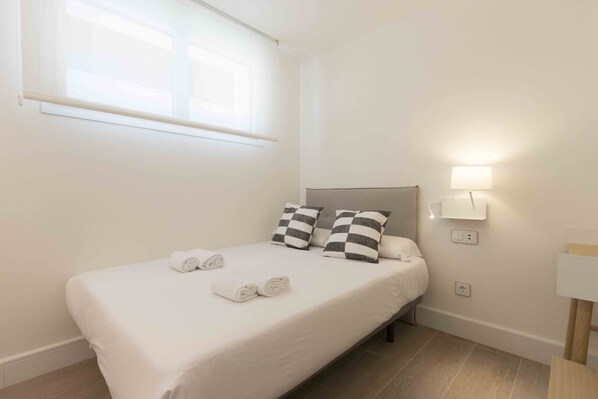 4 bedrooms, iron/ironing board, free WiFi, bed sheets