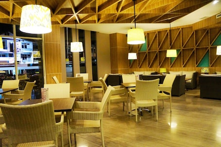 Breakfast, lunch and dinner served