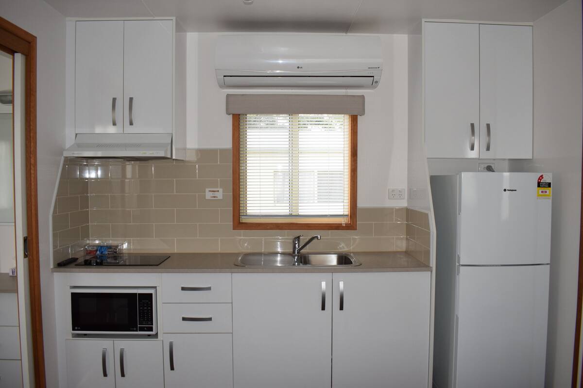 deluxe cabin | private kitchenette | electric kettle