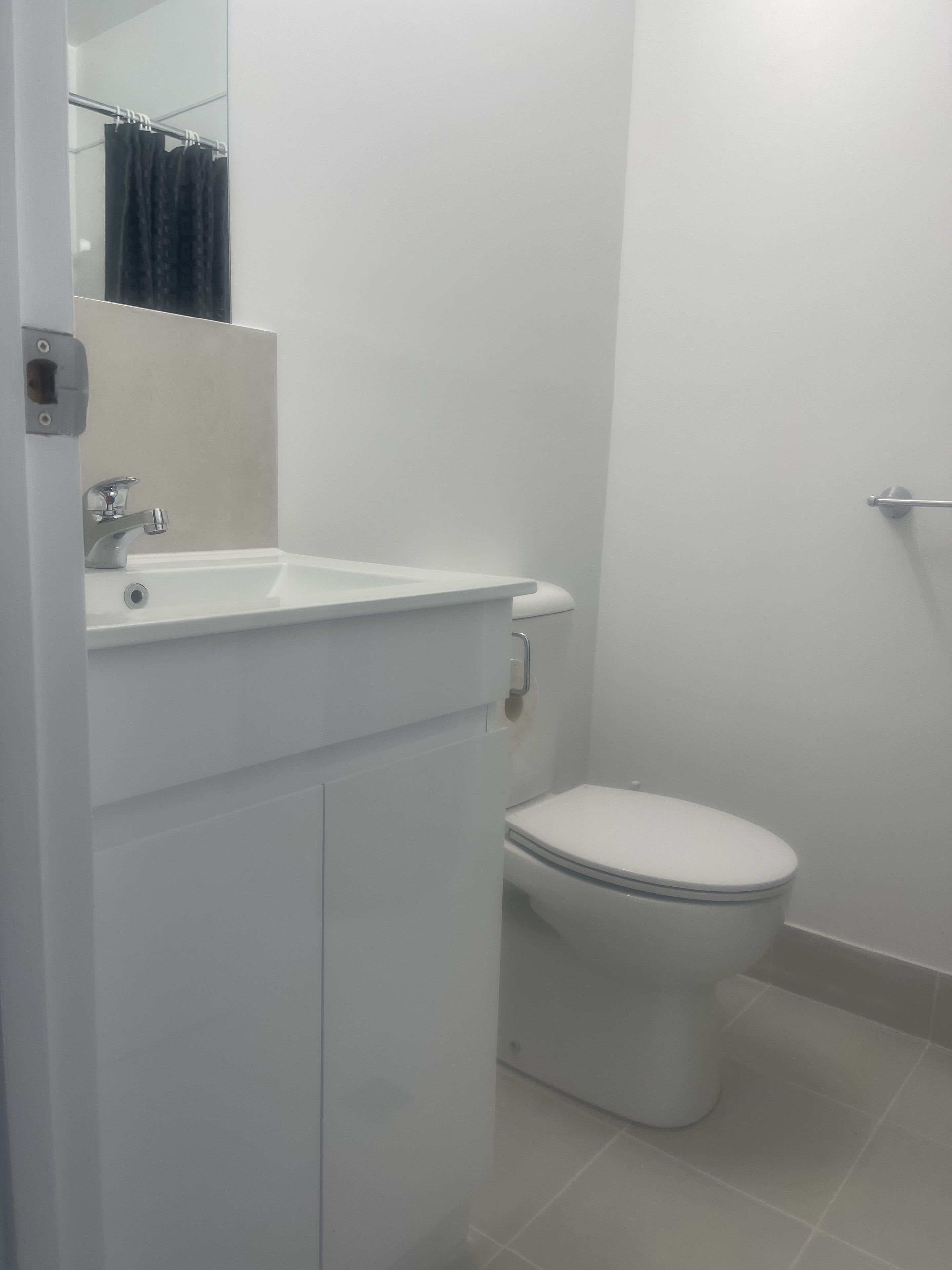 cabin | bathroom | shower, towels