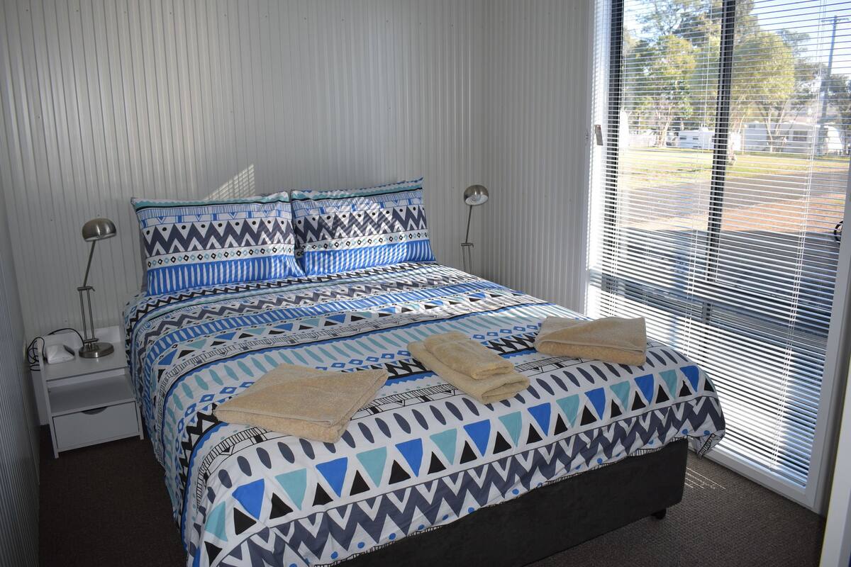 deluxe bungalow | 1 bedroom, iron/ironing board, free wifi, bed sheets