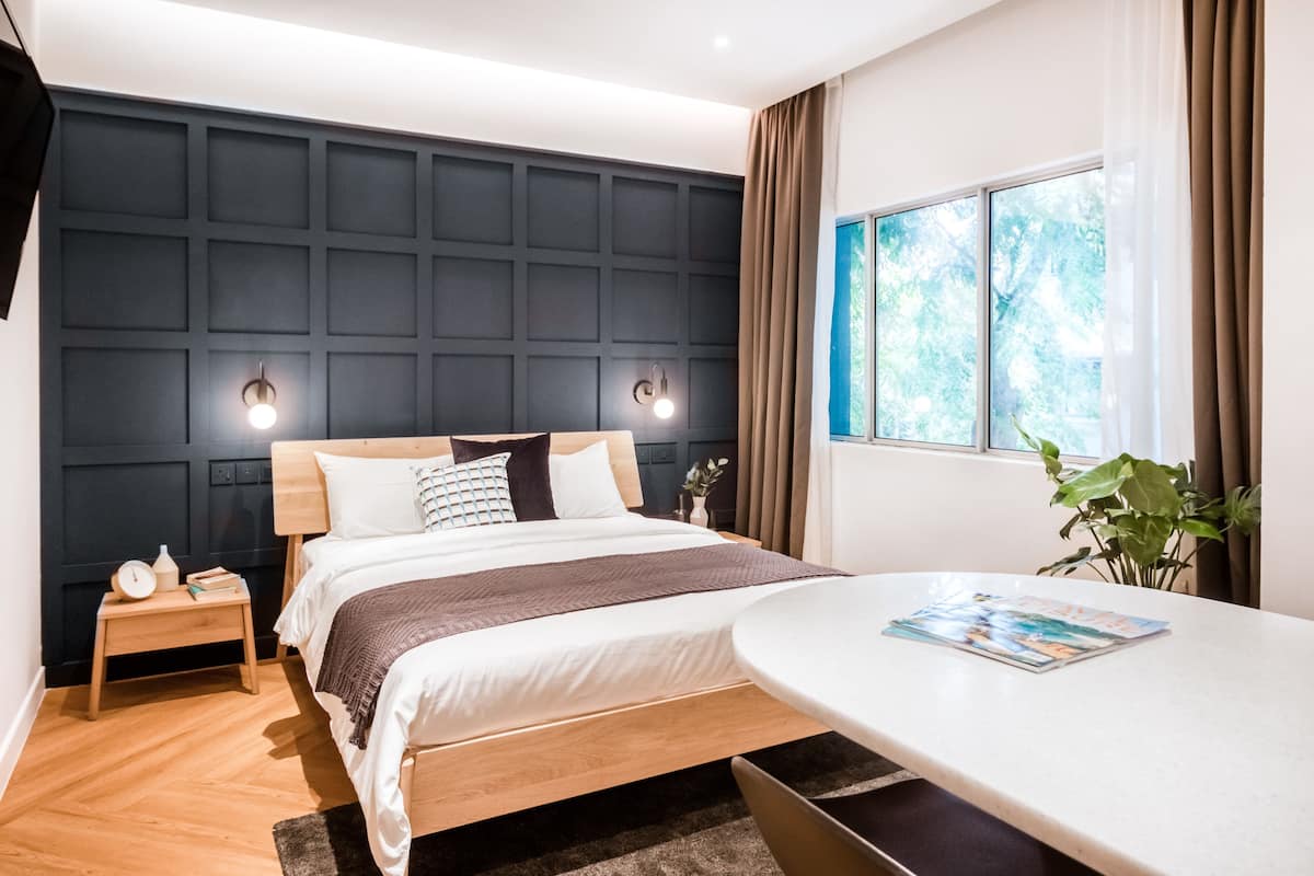 The Large Room with unlimited access to co-working space and 24/7 coffee and tea | Hypo-allergenic bedding available, in-room safe, desk, blackout drapes