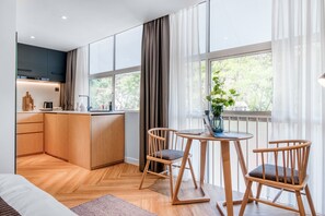 The Extra Large | Oppholdsområde | En 40-tommers smart-TV med digitale kanaler samt TV og Netflix