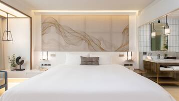 Stylistic Double Room (24 Hours Use of Room) | Gratis minibar, pengeskab på værelset, skrivebord