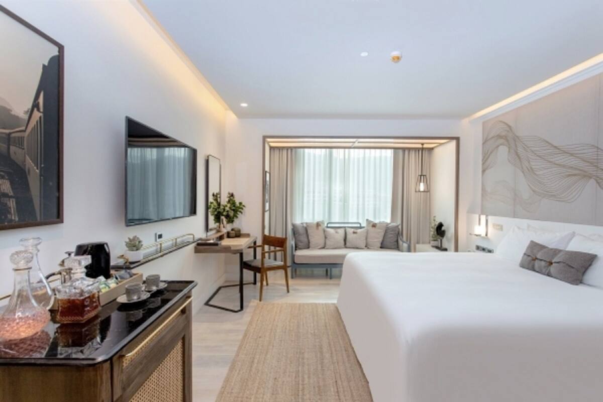Minibar con artículos gratuitos, caja fuerte, escritorio