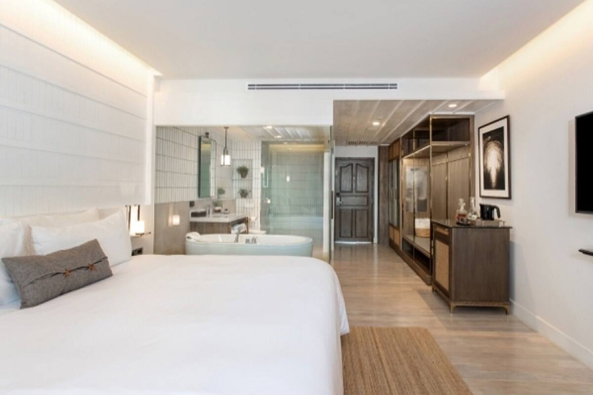Minibar con artículos gratuitos, caja fuerte, escritorio