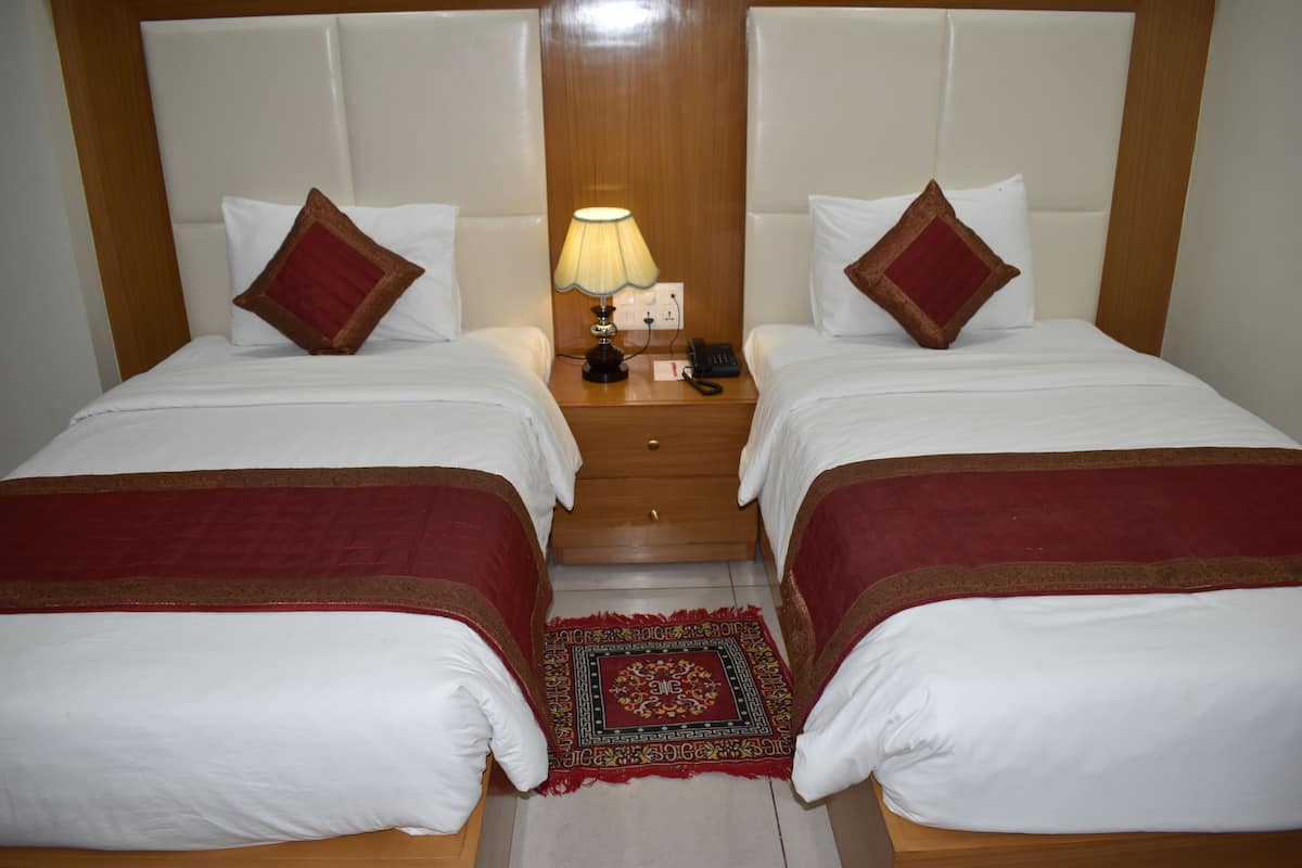 Executive Double or Twin Room | Premium bedding, blackout drapes, soundproofing, iron/ironing board
