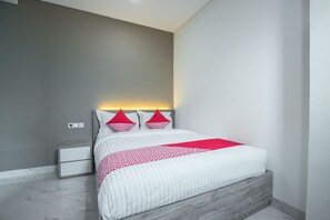 Deluxe Double Room | Free WiFi, bed sheets - Hotel O Residence Khoe (Jakarta)