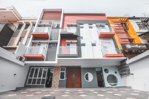 Front of property - Hotel O Residence Khoe (Jakarta)