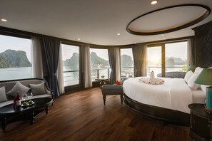 Honeymoon suite, terras, uitzicht op zee | Uitzicht vanuit de kamer