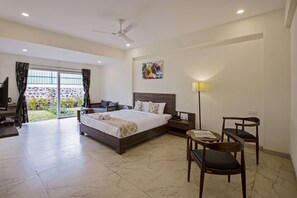 Executive Suite | Individually furnished, desk, laptop workspace, bed sheets - Hotel Amora Premium (Mahabaleshwar)
