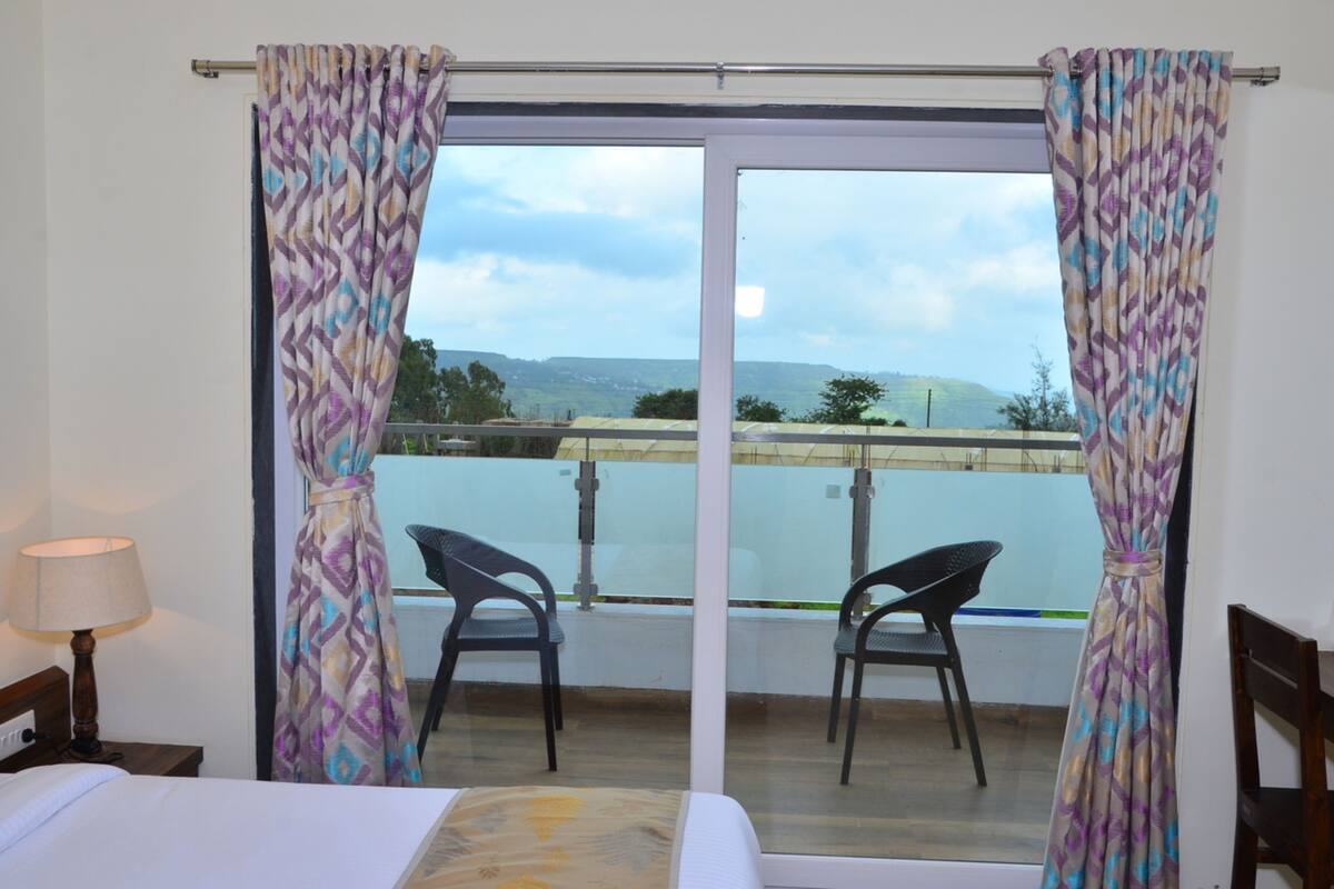 Individually furnished, desk, laptop workspace, bed sheets