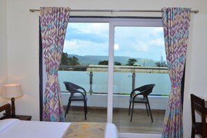 Room - Hotel Amora Premium (Mahabaleshwar)