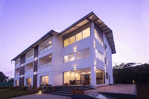 Front of property – evening/night - Hotel Amora Premium (Mahabaleshwar)