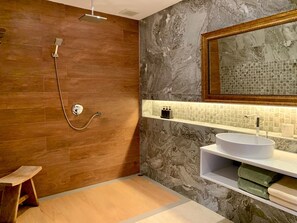 Villa de lujo, 2 habitaciones, vista al valle, piso ejecutivo | Baño | Regadera, regadera tipo lluvia, amenidades de baño gratuitas 
