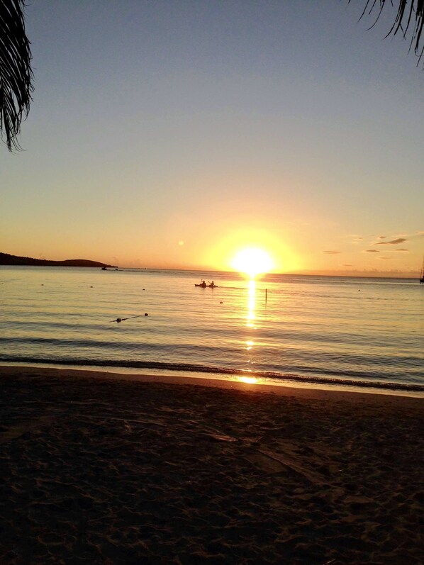 Beach nearby, sun-loungers, beach towels