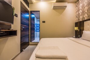 Free WiFi, bed sheets - Hotel Atlas Grand (Mumbai)