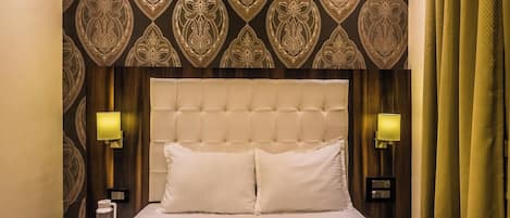Quarto casal luxo | Wi-Fi de cortesia, roupa de cama