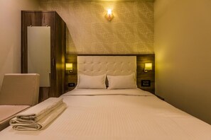 Deluxe Double Room | Free WiFi, bed sheets - Hotel Atlas Grand (Mumbai)