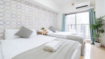 Apartamento família, 1 quarto | 1 quarto, roupas de cama premium, escrivaninha, cortinas blackout