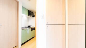 Apartamento superluxo, 1 quarto | 1 quarto, roupas de cama premium, escrivaninha, cortinas blackout