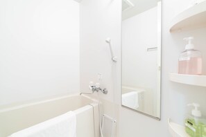 Separate bathtub and shower, deep-soaking bathtub, rainfall showerhead - Shinsaibash East Nana Apartment · Junan (Osaka)