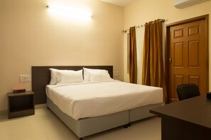 Deluxe Double Room | Desk, laptop workspace, free WiFi