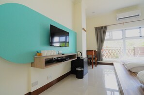 Premium bedding, down comforters, memory foam beds, desk - Star Sea B&B (Liuqiu)