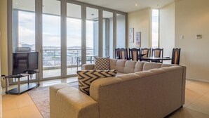 The Quays | WiFi (free), bed sheets - Beach Apartments (Durban)