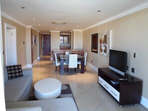 The Sails G5 | Living area - Beach Apartments (Durban)