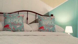 Economy Double Room - Hostal Travelers (Santiago)