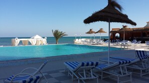 Outdoor pool - Crystal Azur (Aghir)