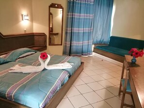 Free cribs/infant beds, rollaway beds, wheelchair access - Crystal Azur (Aghir)