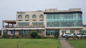 Exterior - The Freedom - Hostel (Seogwipo)