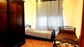 2 bedrooms, iron/ironing board, free WiFi, bed sheets