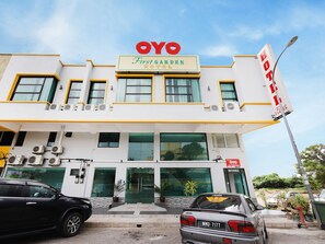 Exterior - OYO 44043 First Garden Hotel (Kuantan)