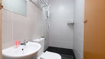 Standard Double Room | Bathroom | Shower, free toiletries, towels