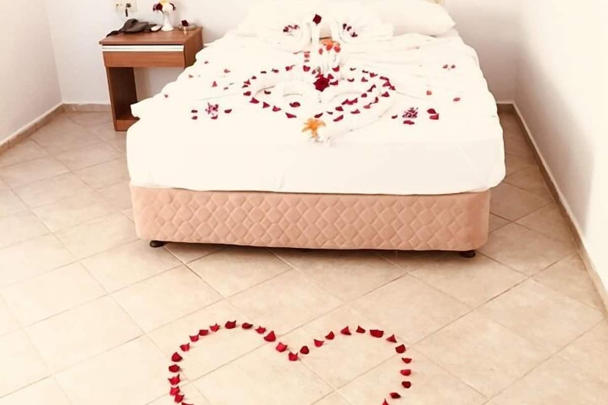 Basic Room | 2 bedrooms, free cribs/infant beds, bed sheets