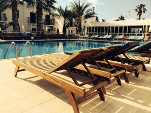 Seasonal outdoor pool - Dilek Apart Hotel (Bodrum)