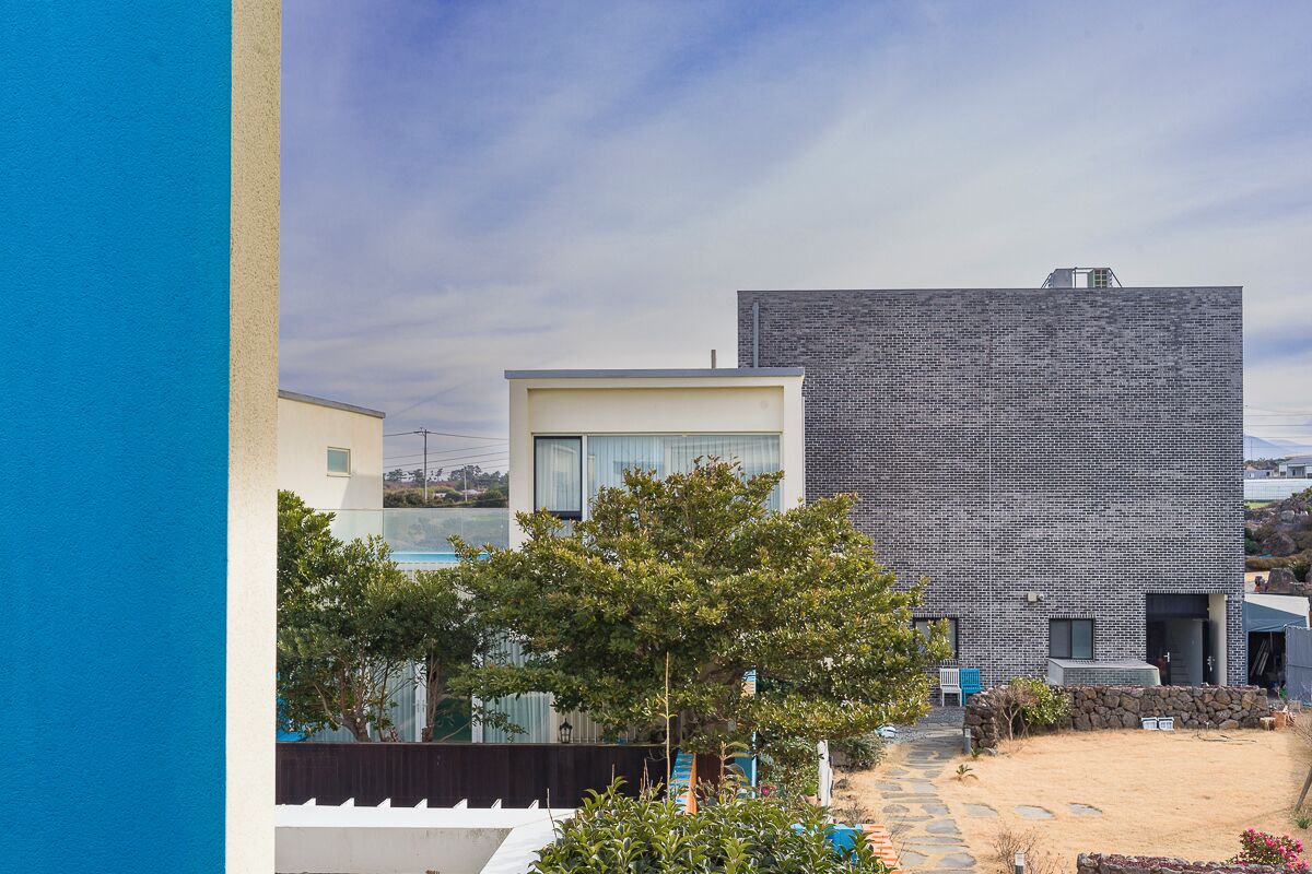 차우차브 - 온수풀 사용시 추가비용 현장지불 99,000원 , 바베큐 이용시 별도비용 현장지불 (사전예약필수) | 발코니 전망