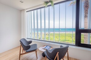 Dúplex (Kuiseb) | 1 habitación, edredón, decoración personalizada y muebles diferentes