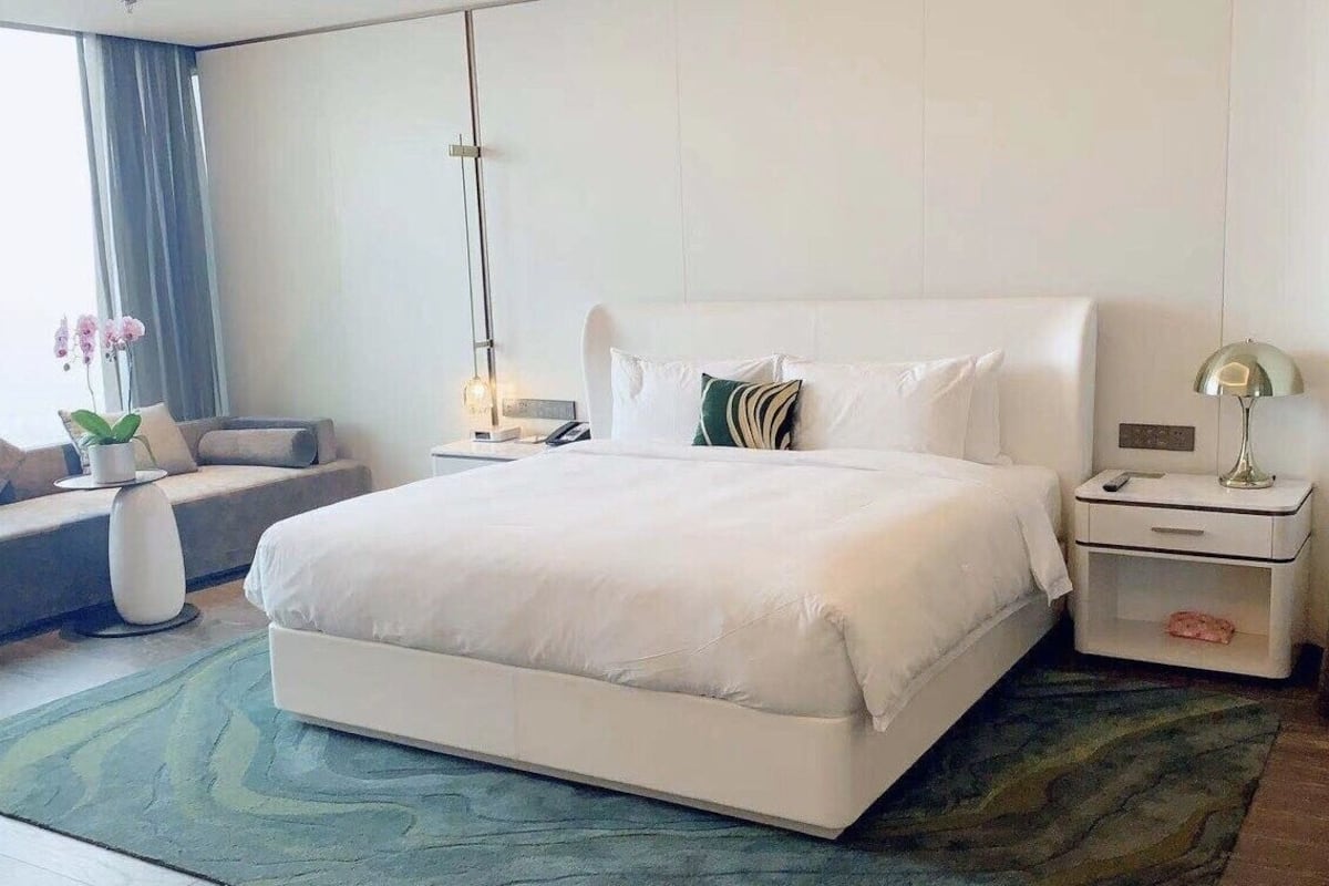 Deluxe Room, 1 King Bed, Mountain View | 1 bedroom, minibar, in-room safe, desk