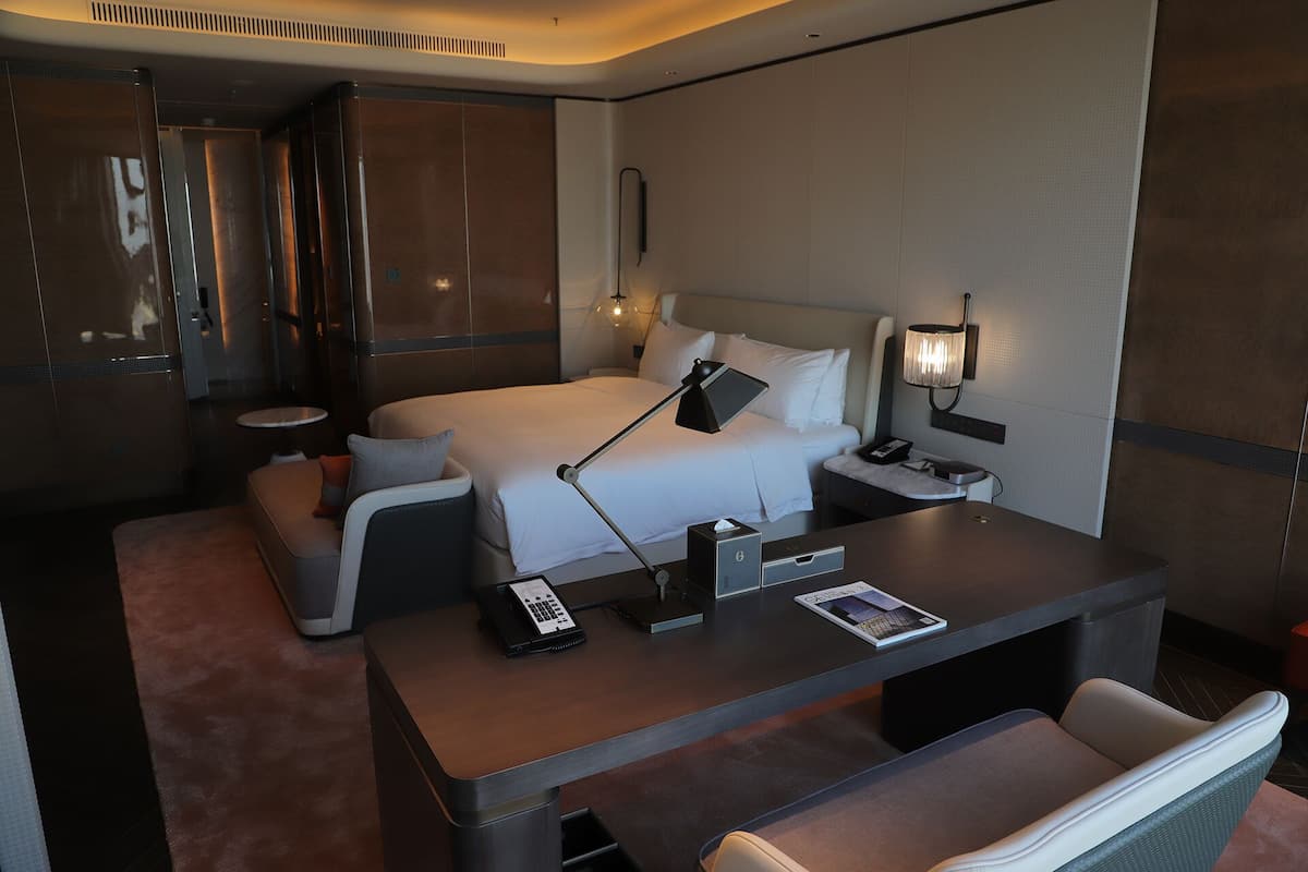 Executive Room, 1 King Bed | 1 bedroom, minibar, in-room safe, desk