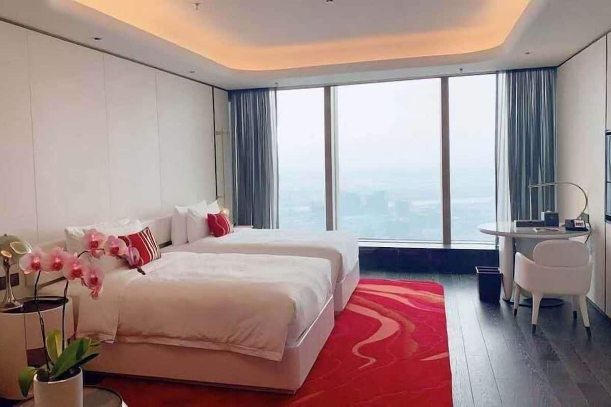 Deluxe Twin Room, River View | 1 bedroom, minibar, in-room safe, desk