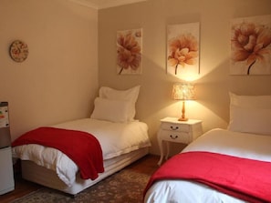 Standard Double or Twin Room (Paris) | Individually decorated, individually furnished, laptop workspace - Le Residence de Josephine (Kloof)
