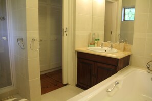 Shower, towels - Le Residence de Josephine (Kloof)