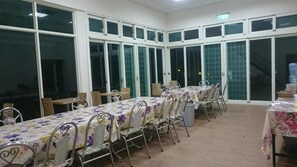 包含每日当地美食早餐