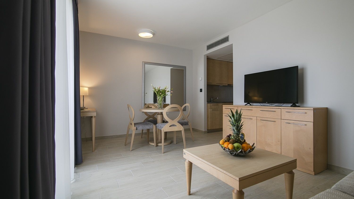 Apartment, Balcony | Private kitchen | Stovetop, cookware/dishes/utensils